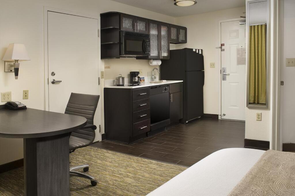 Candlewood Suites Belle Vernon By Ihg Exteriör bild